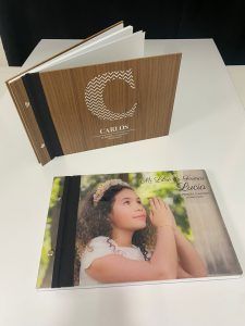 Captura cada momento especial con nuestro Libro de Firmas de Comunión personalizado de metacrilato. Alta calidad, 30x20 cm, 30 hojas blancas.