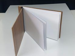 Captura cada momento especial con nuestro Libro de Firmas de Comunión personalizado de madera. Alta calidad, 30x20 cm, 30 hojas blancas.