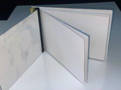 Captura cada momento especial con nuestro Libro de Firmas de Comunión personalizado de metacrilato. Alta calidad, 30x20 cm, 30 hojas blancas.