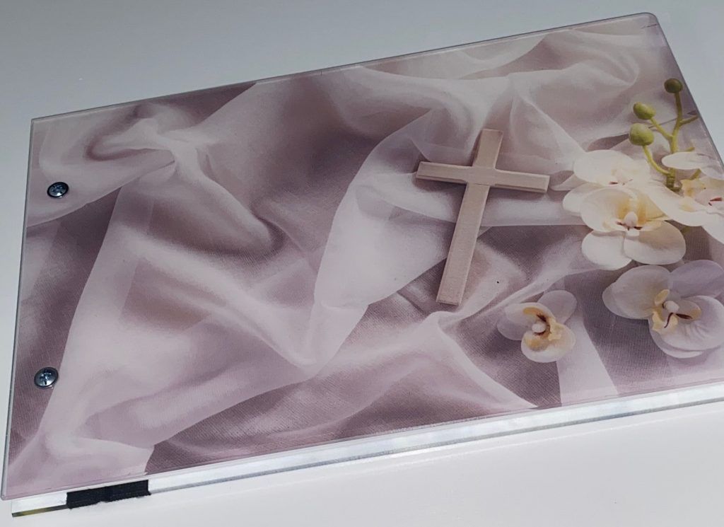 Captura cada momento especial con nuestro Libro de Firmas de Comunión personalizado de metacrilato. Alta calidad, 30x20 cm, 30 hojas blancas.